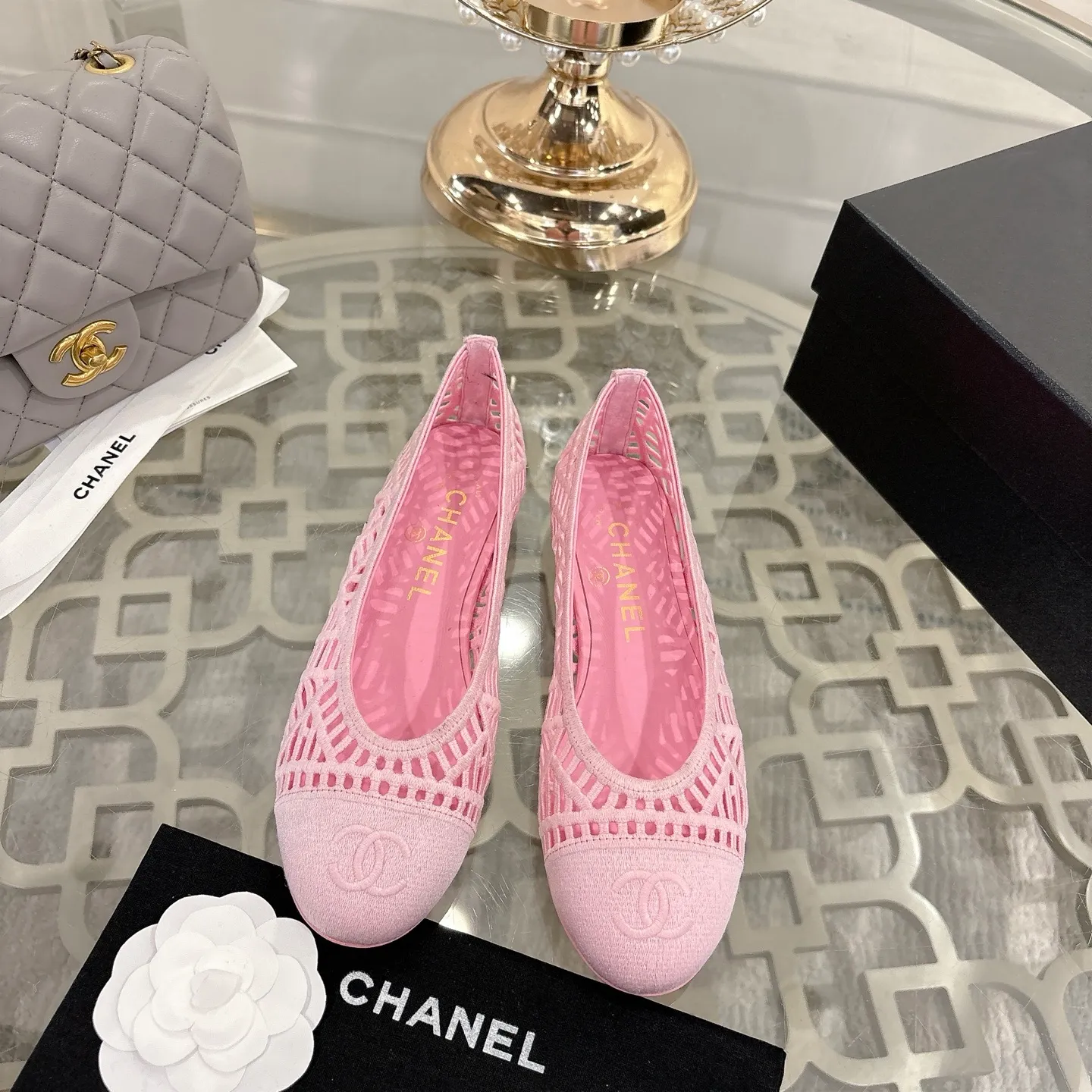 👟👟Ex-factory price 520👟👟 Chanel 25SS finally comes out with woven ballet shoes‼ ️ Shoes worthy of their own article, I have to say that they are finally waiting for you! So elegant and chill. Wear it in the summer to enjoy the breeze and walk on the street. Round square toe design. Cute and cute~ The appearance is super online. When you wear it, you will feel like a wealthy daughter. I thought it was good-looking. Only when I put it on my feet do I know how easy it is to wear~ Upper: Exclusive custom-made mesh (comfortable and breathable) Foot pad: Sheepskin Outsole: Genuine leather sole imported from Italy Size: 35-39 (customized at 40.41.42)
